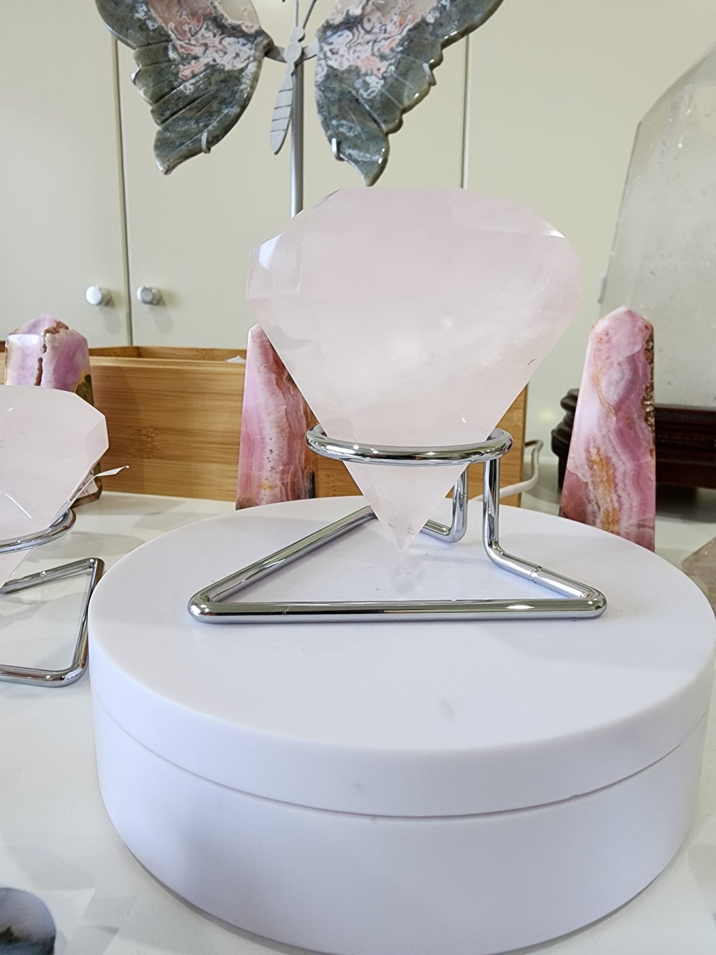 Rose Quartz Diamond + stand 388g