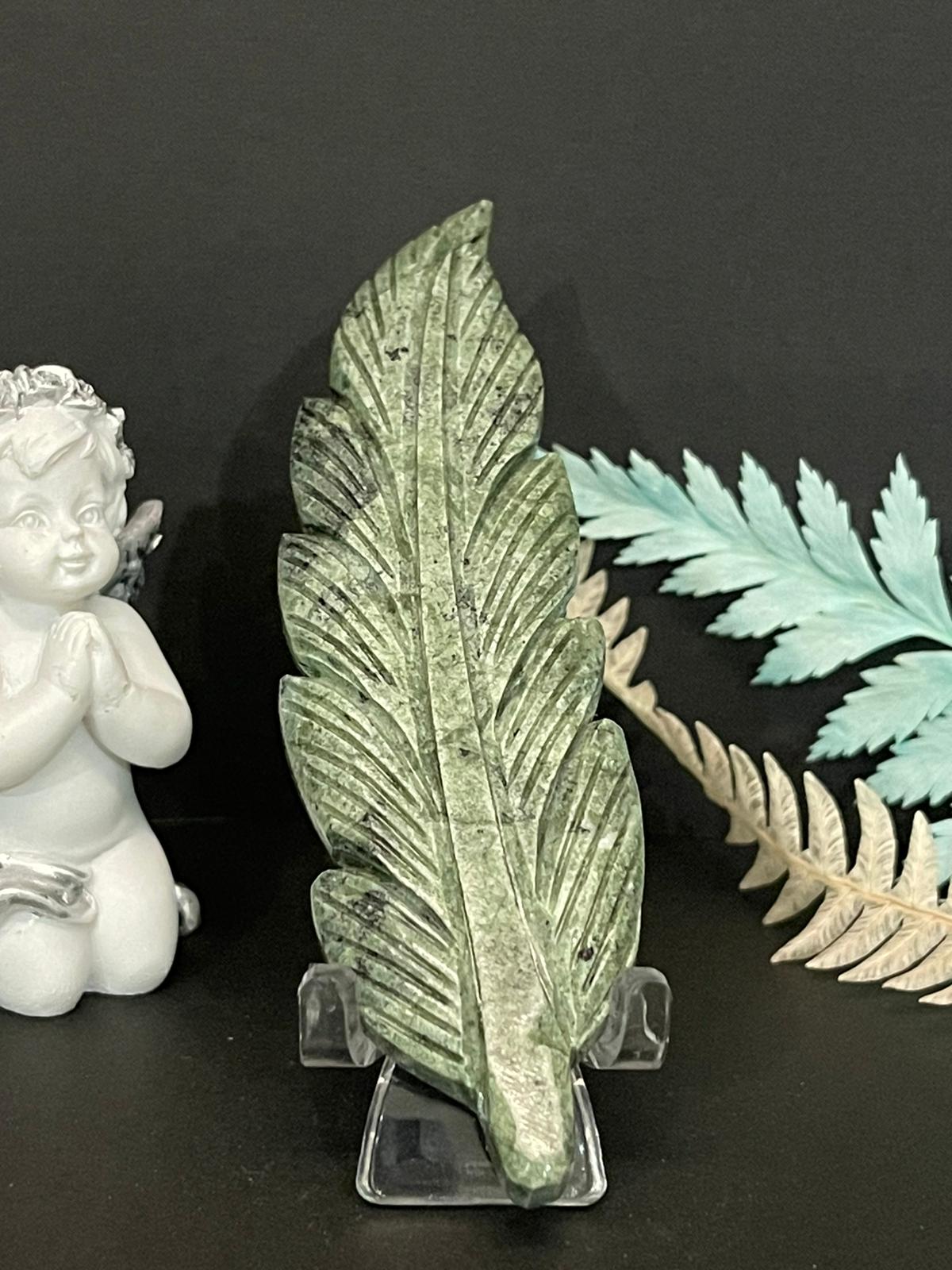 Serpentine Feather Carving 40g