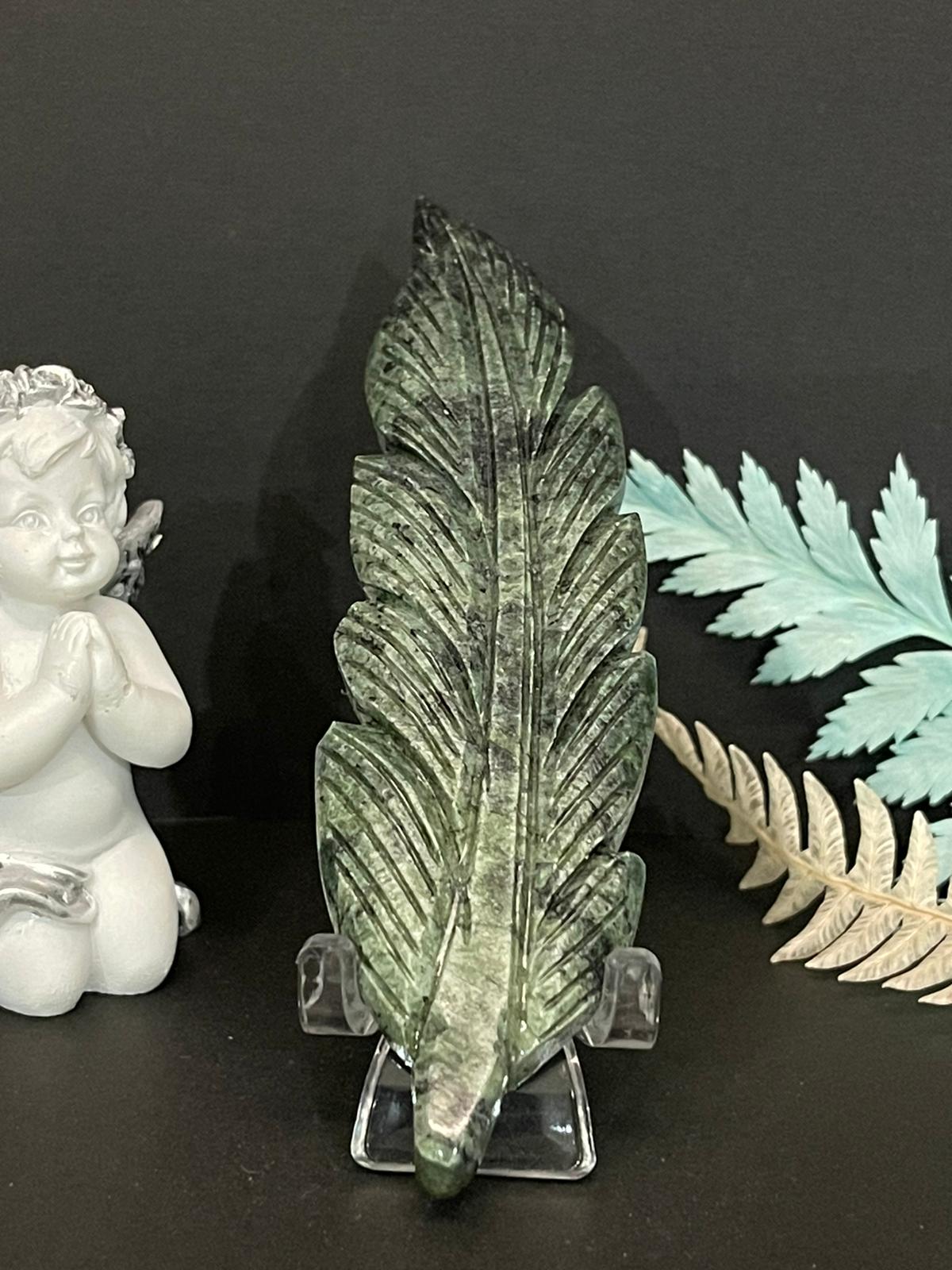 Serpentine Feather Carving 40g