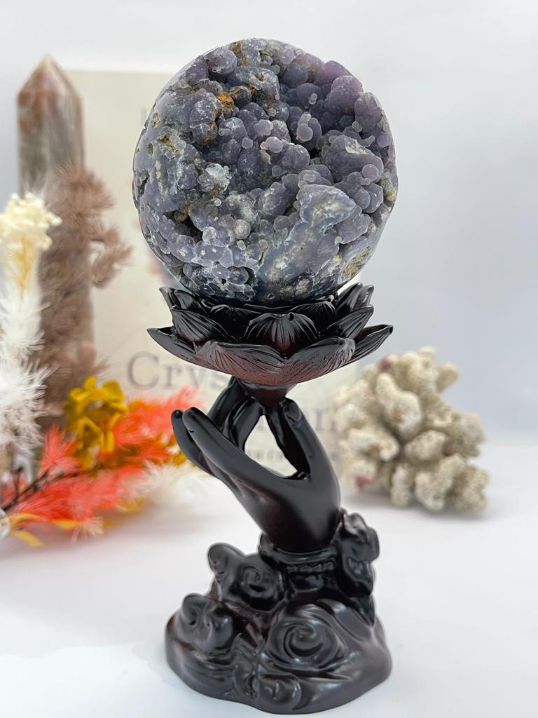 Lotus Hand Resin Sphere Stand