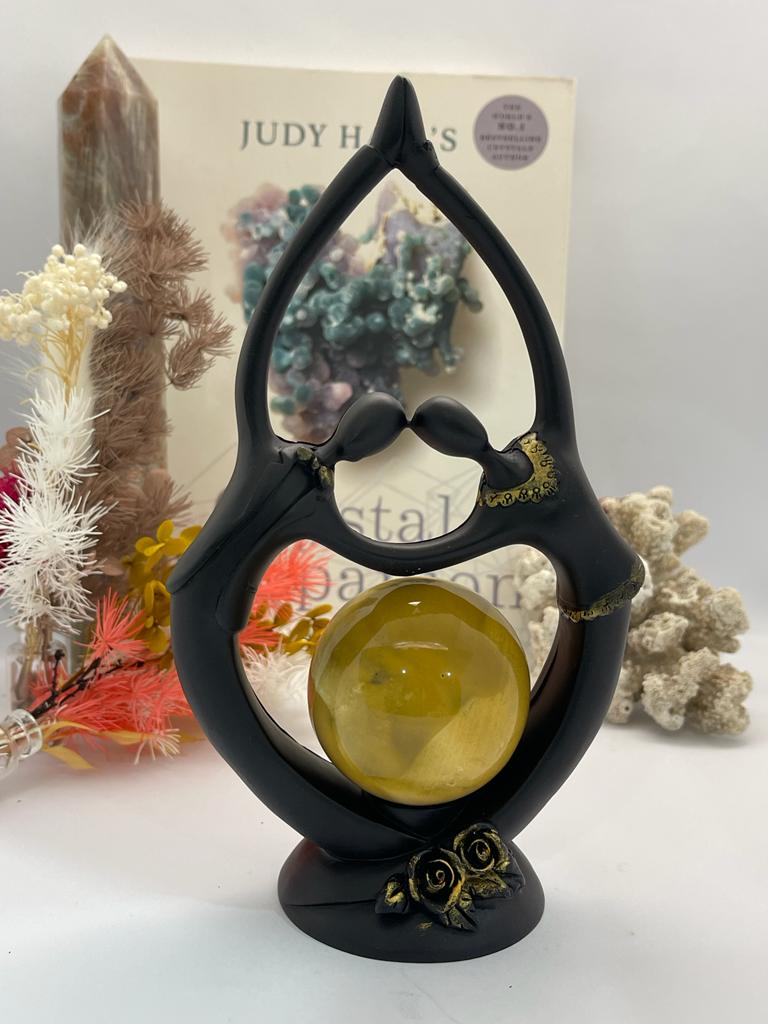 Couple Resin Sphere Stand