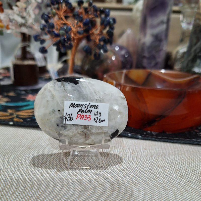 Rainbow Moonstone Palm 69g