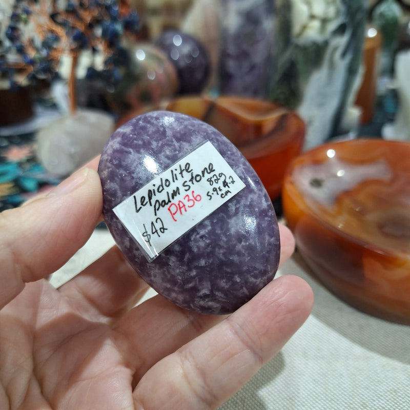 Lepidolite Palm 82g