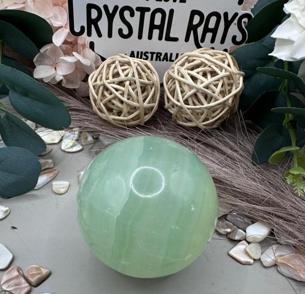 pistachio calcite