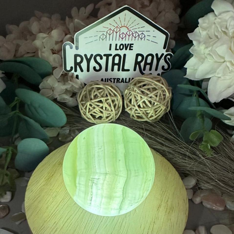 pistachio calcite