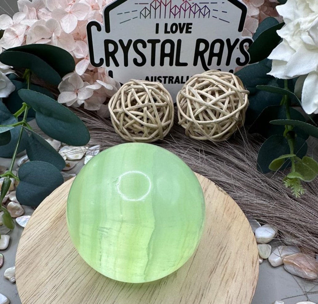 pistachio calcite