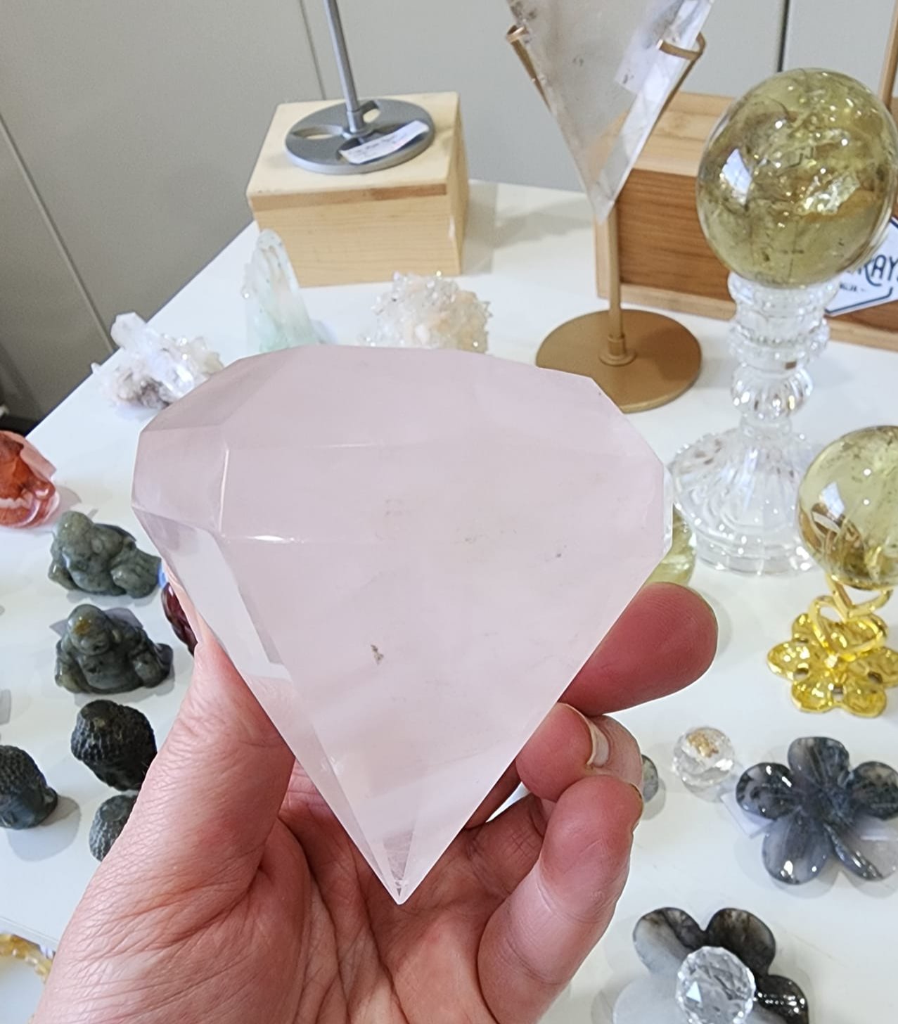 Rose Quartz Diamond + stand 388g