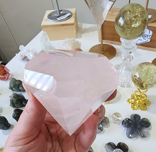 Rose Quartz Diamond + stand 388g