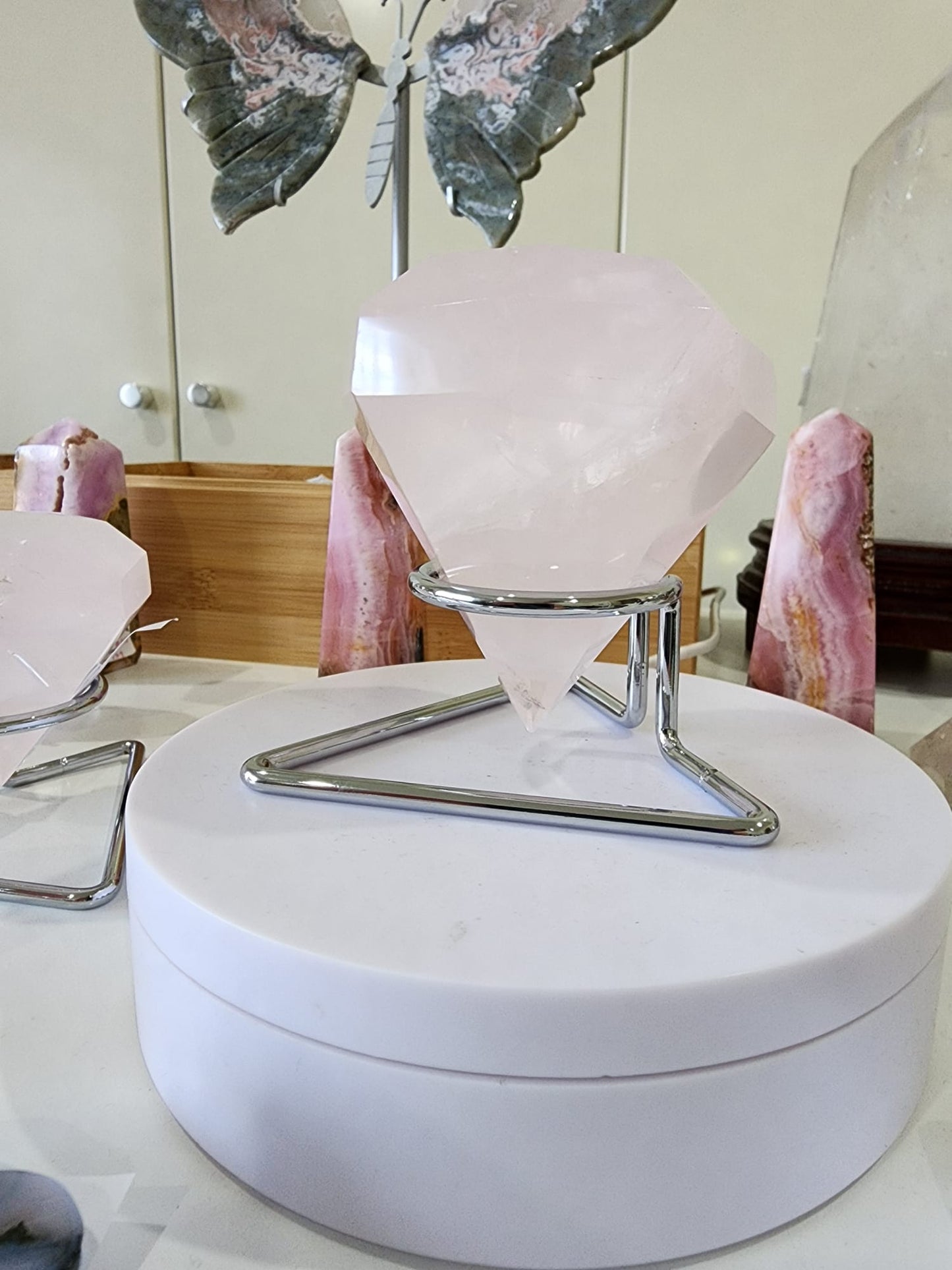 Rose Quartz Diamond + stand 388g