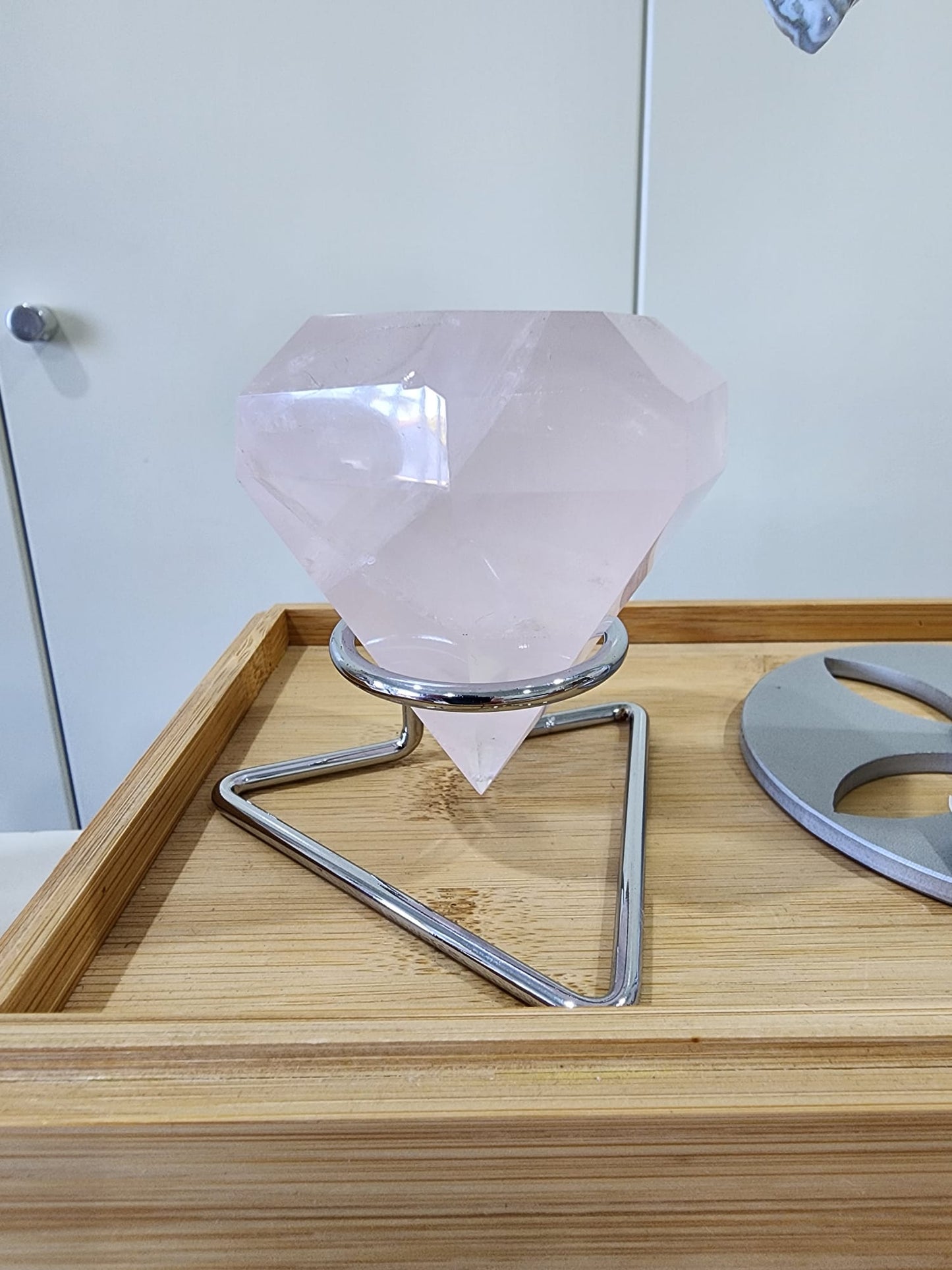 Rose Quartz Diamond + stand 388g