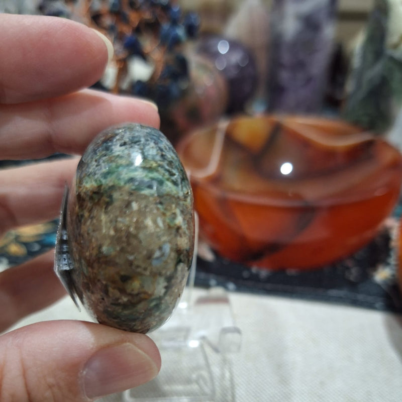 Green Kyanite Palm 132g