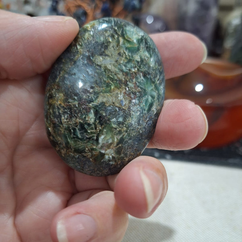 Green Kyanite Palm 64g