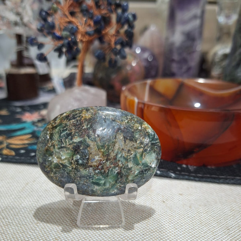 Green Kyanite Palm 64g