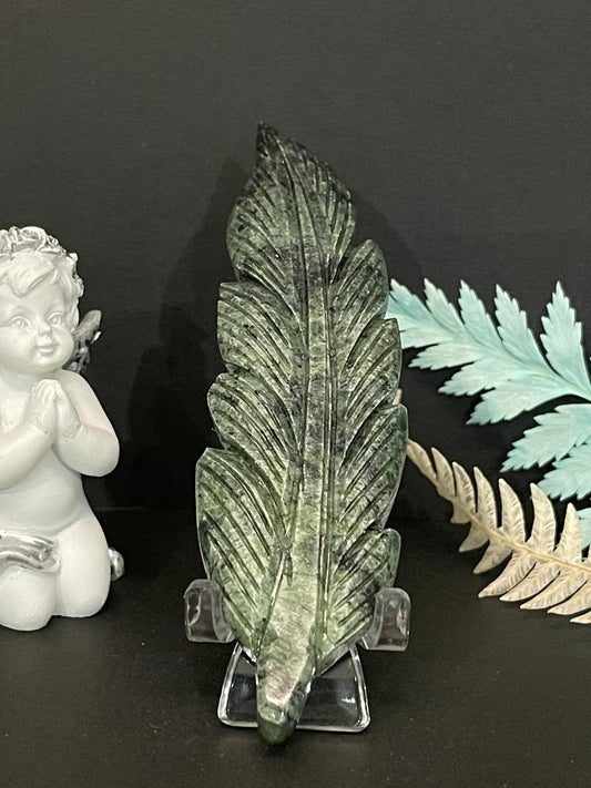 Serpentine Feather Carving 40g